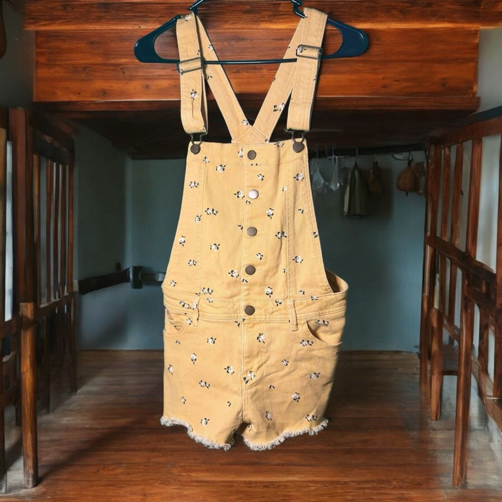 Med. Yellow floral shorts overalls